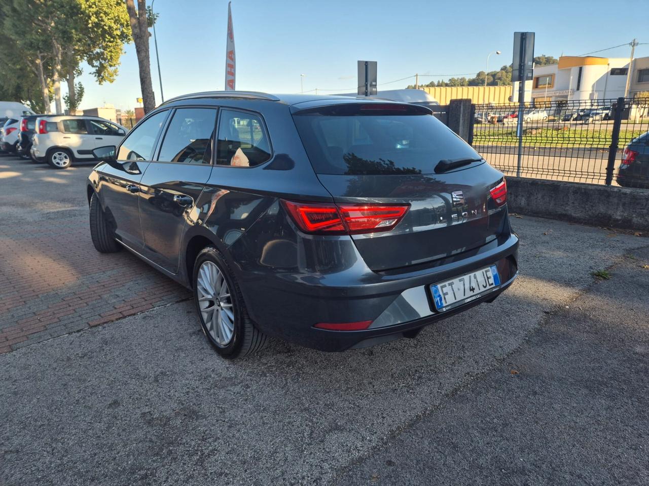 Seat Leon 1.6 TDI DSG ST Business E6D -- OK Neopat.!!