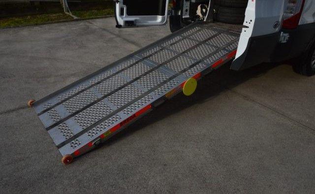 FORD Transit TRANSIT 8 POSTI 2.2 D + PEDANA