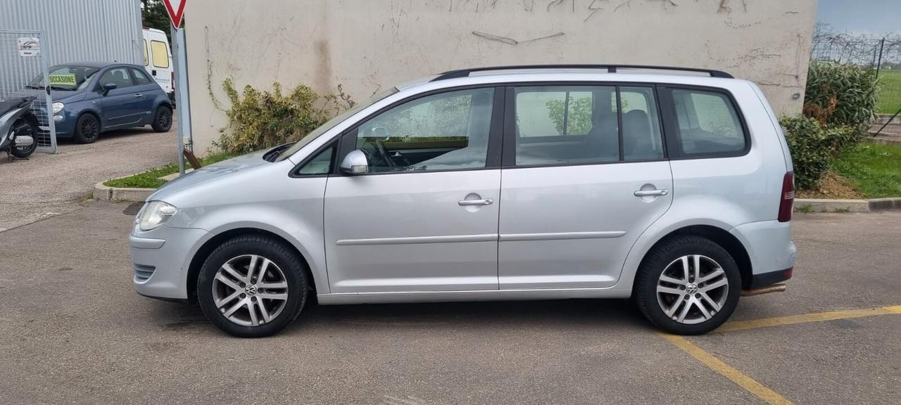 Volkswagen Touran 2.0 Conceptline Ecofuel POSTI 7