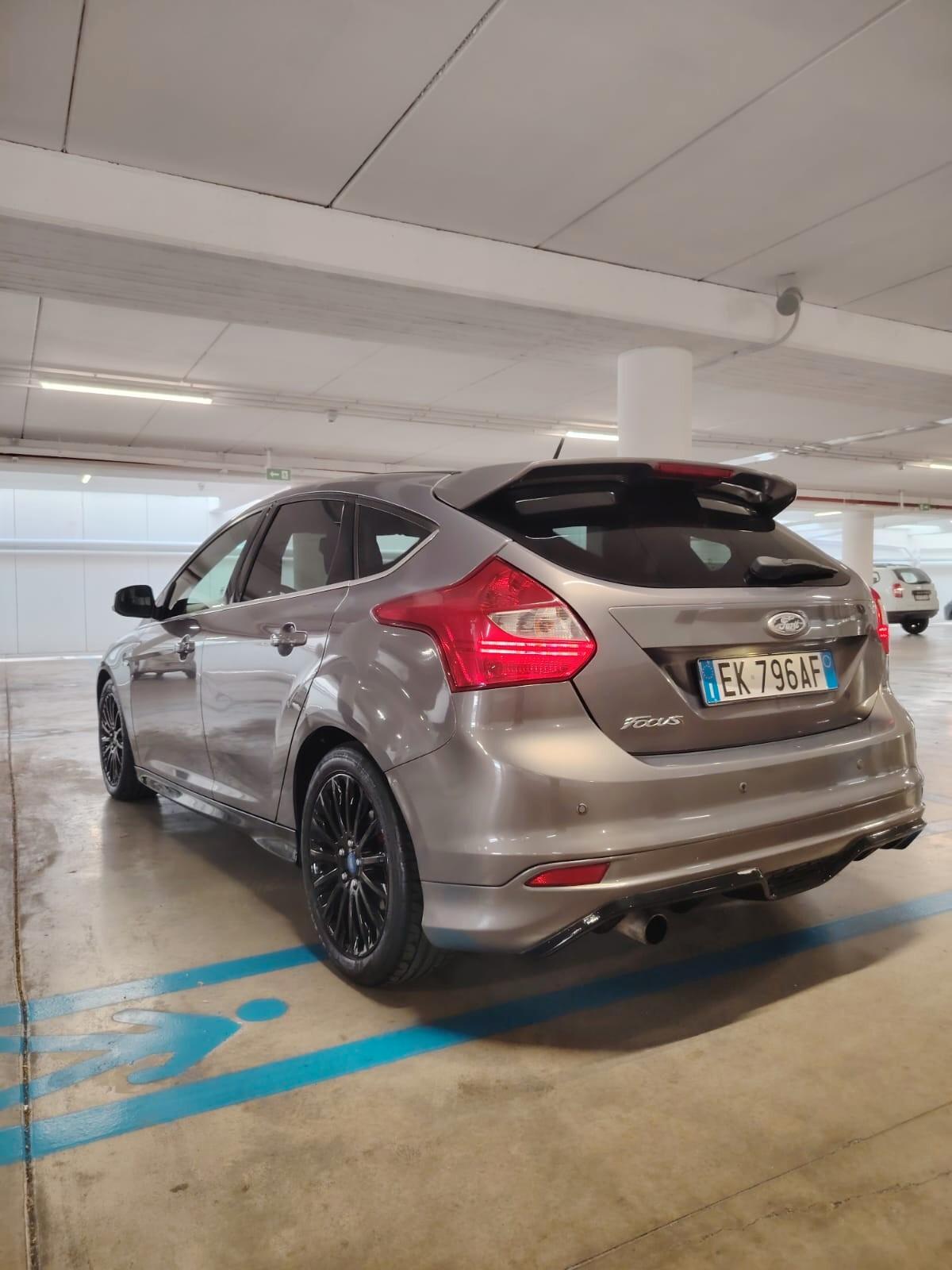 Ford Focus look ST LINE