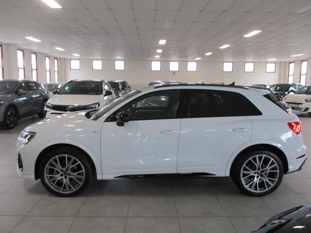 Audi Q3 SUV (35) Blackline 2.0 TDI 150CV S-Tronic