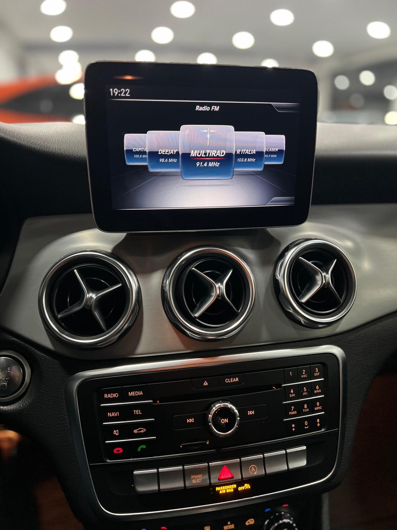 Mercedes Benz GLA 200d Aut. Premium AMG 136 cv