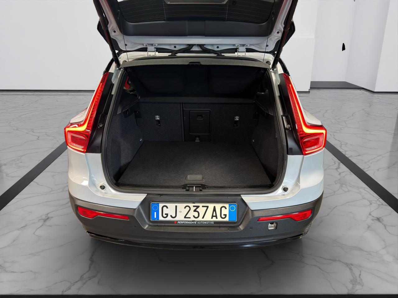 Volvo XC40 1.5 t4 phev R-design auto my21 - 24 MESI GARANZIA