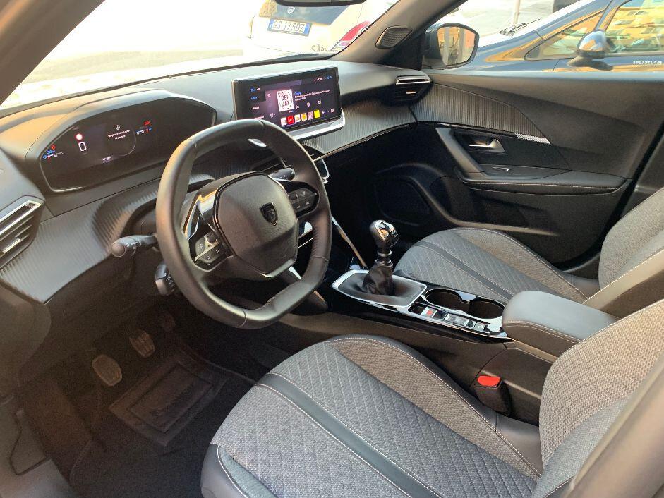 Peugeot 2008 PureTech 100 S&S Allure, SOLO KM 8.800!!!!!!!!!!!!!!