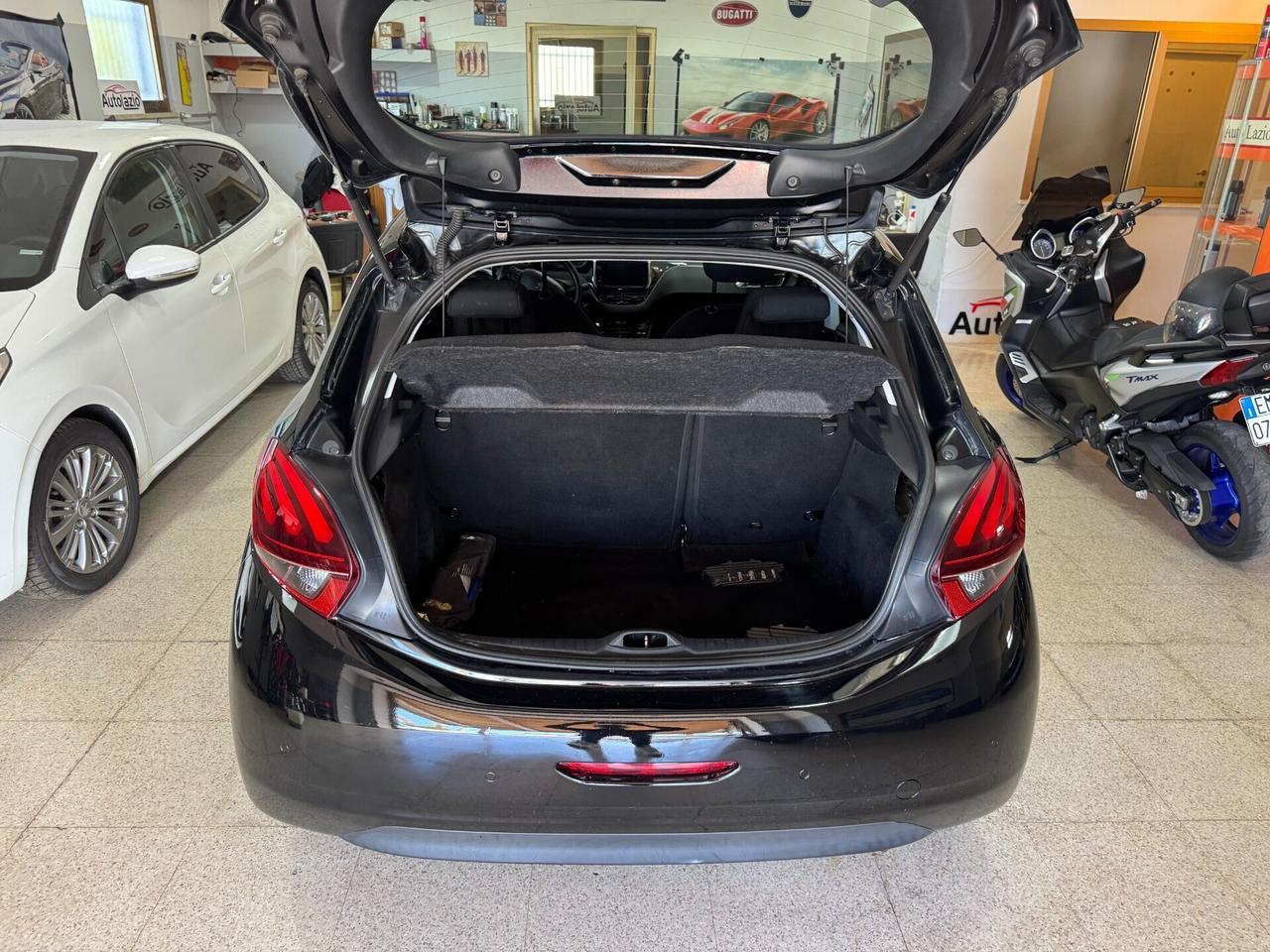 Peugeot 208 PureTech GPL 82 cv Allure NAVIGATORE-R