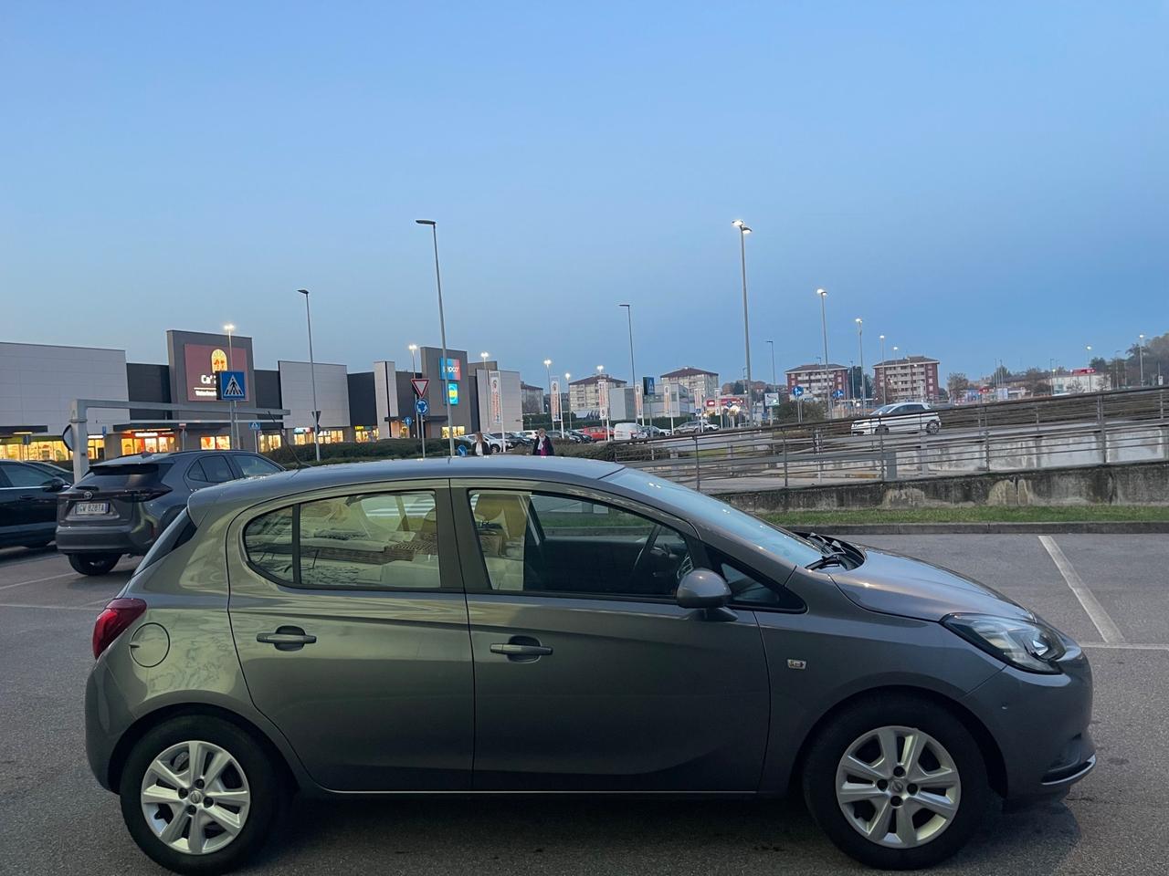 Opel Corsa 1.4 90CV 5 porte b-Color