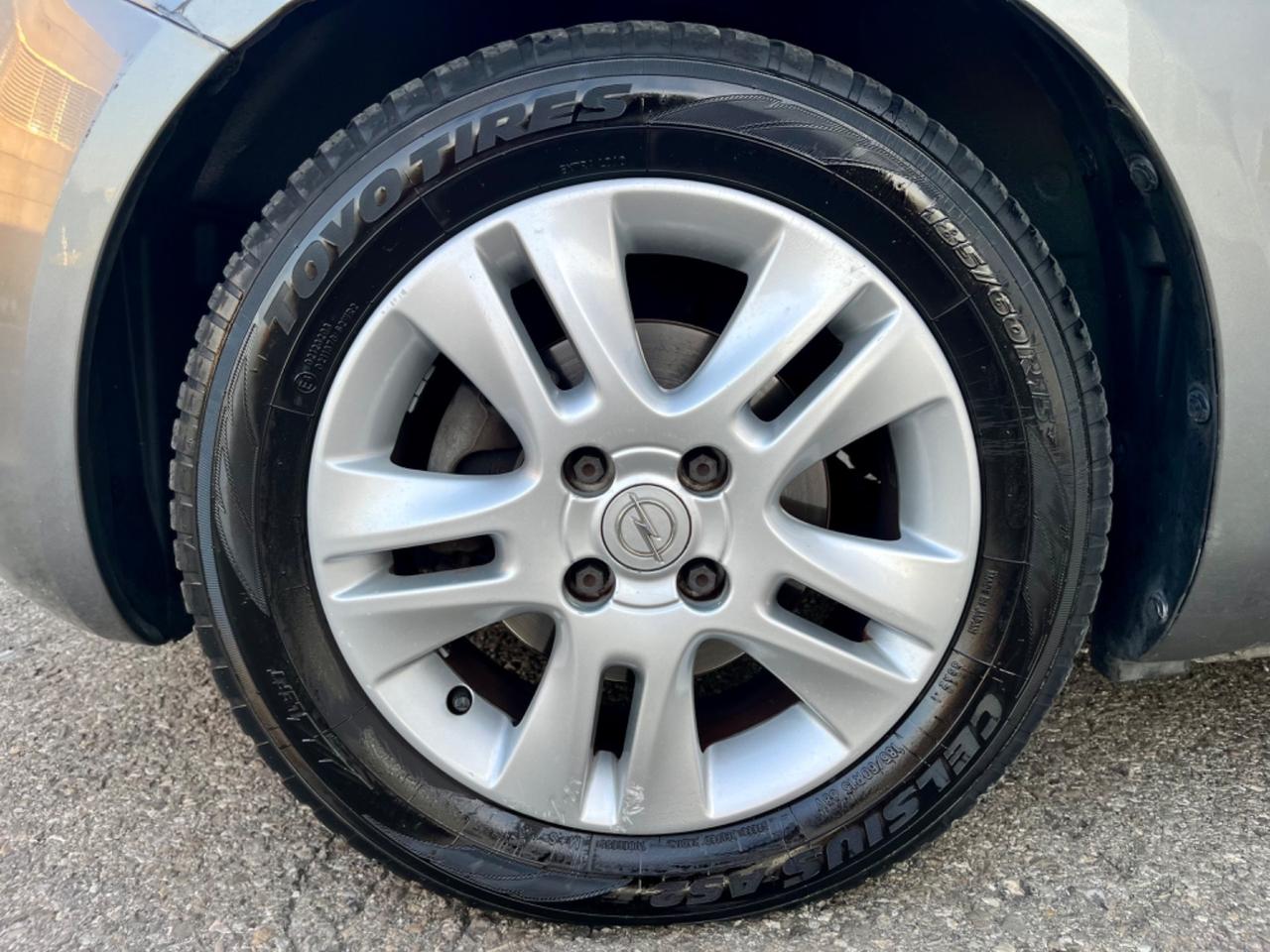 Opel Agila 1.2benz 2011 141.000km cambio automatico perfetta