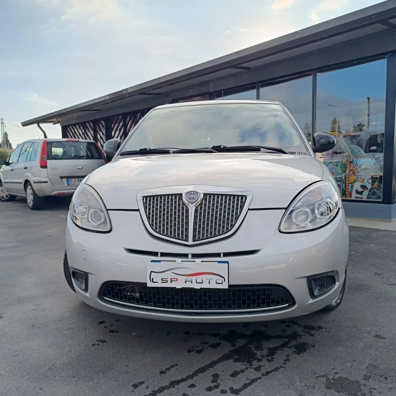 Lancia Ypsilon 1.2 69 CV OK NEOPATENTATI