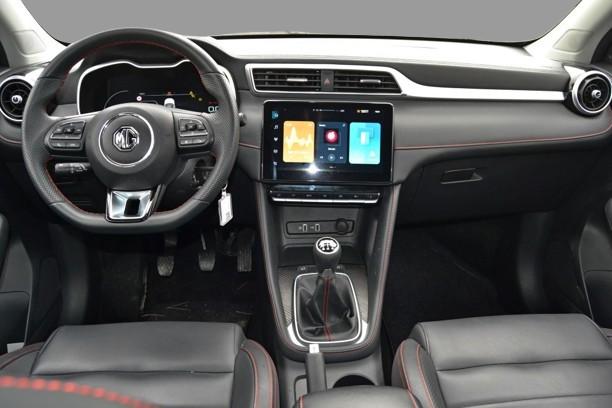 MG ZS - CLASSIC 15L 5MT LUXURY