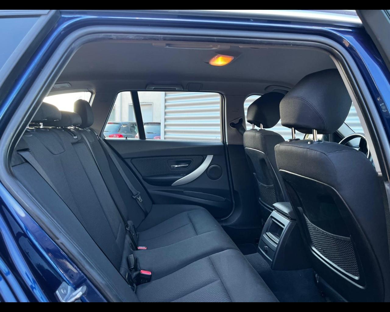 BMW 318d TOURING BUSINESS ADVANTAGE