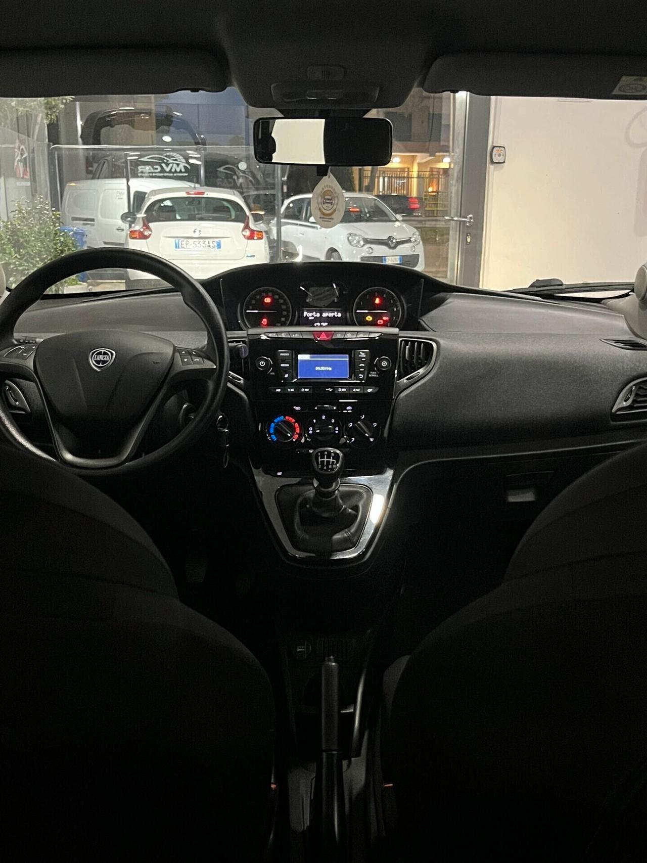 Lancia Ypsilon 1.0 5 porte S&S Benzina Hybrid Ecochic Gold