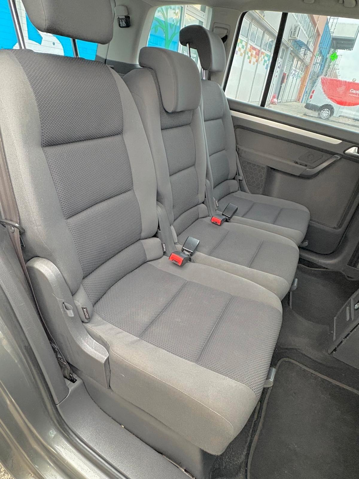 Volkswagen Touran 1.6 TDI 7 posti Neopatentati