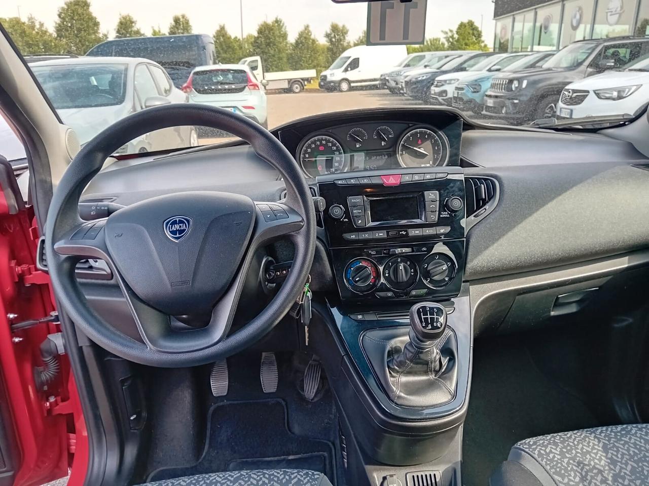 Lancia Ypsilon 1.0 firefly hybrid Silver