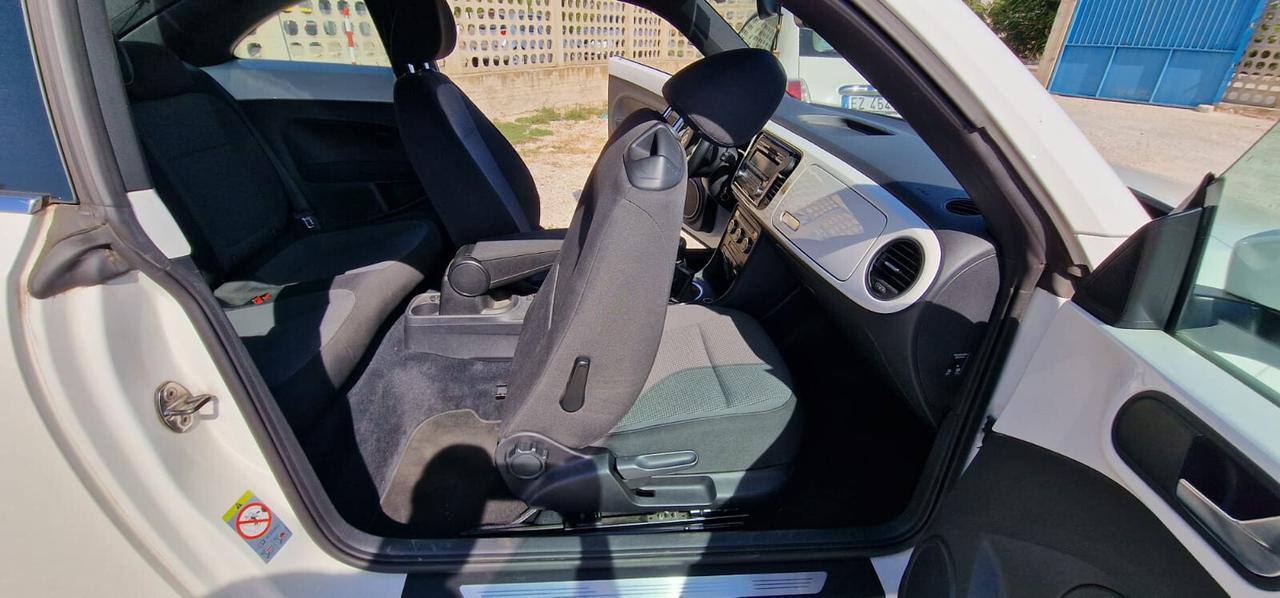 Volkswagen Maggiolino 1.6 TDI Design 2012