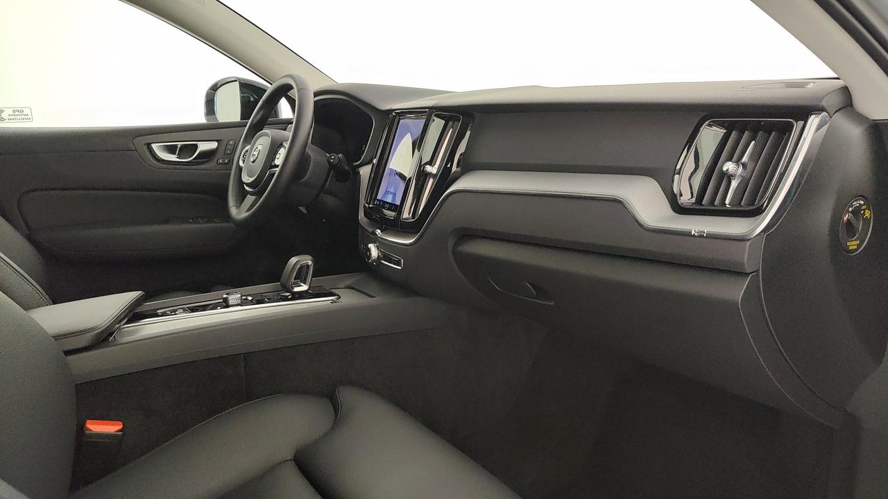 VOLVO XC60 2.0 b4 Plus Dark auto