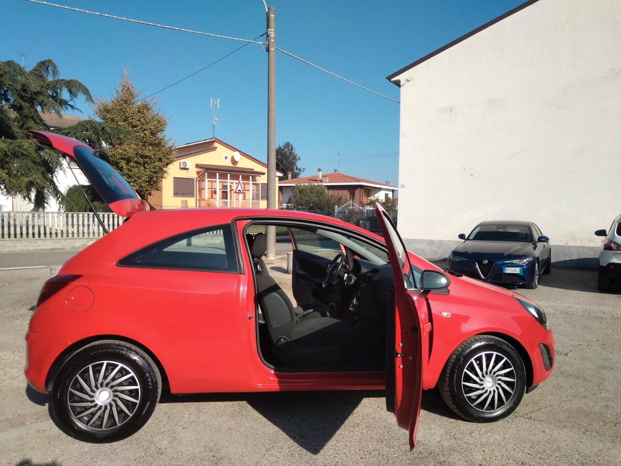 Opel Corsa 1.0 12V 65cv 3 porte Edition x neopatentati