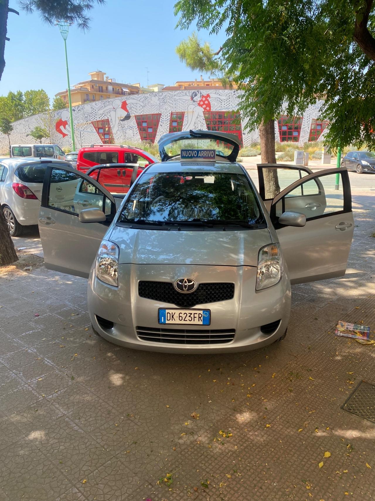 Toyota Yaris 1.0 5 porte