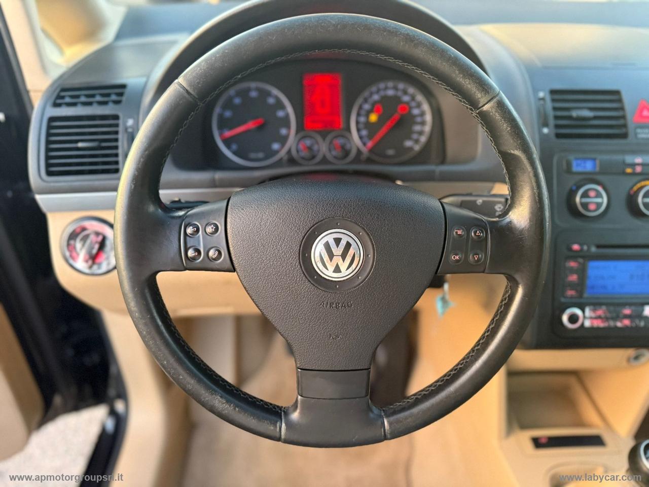 VOLKSWAGEN Touran 1.6 16V FSI Highline 7 POSTI