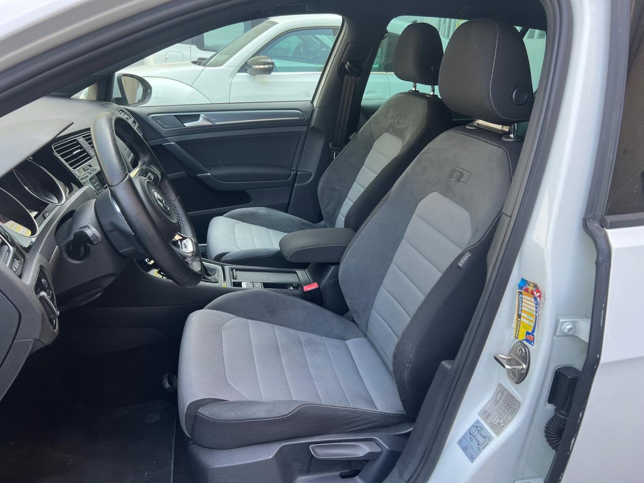 Volkswagen Golf VII 5p 1.6 tdi R-Line 110cv