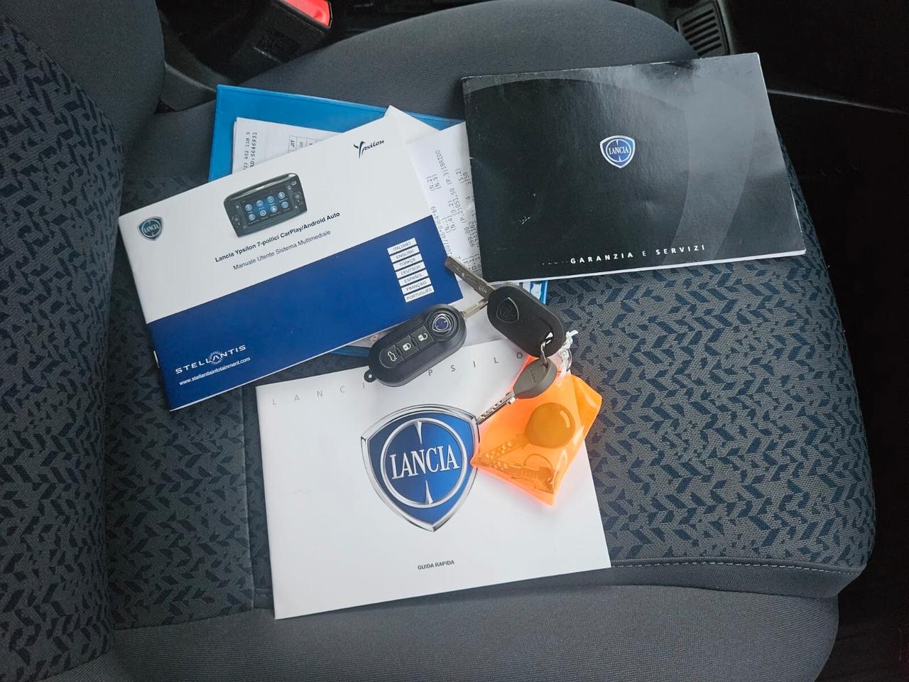 Lancia Ypsilon 1.0 Firefly Hybrid S&S GOLD 70CV
