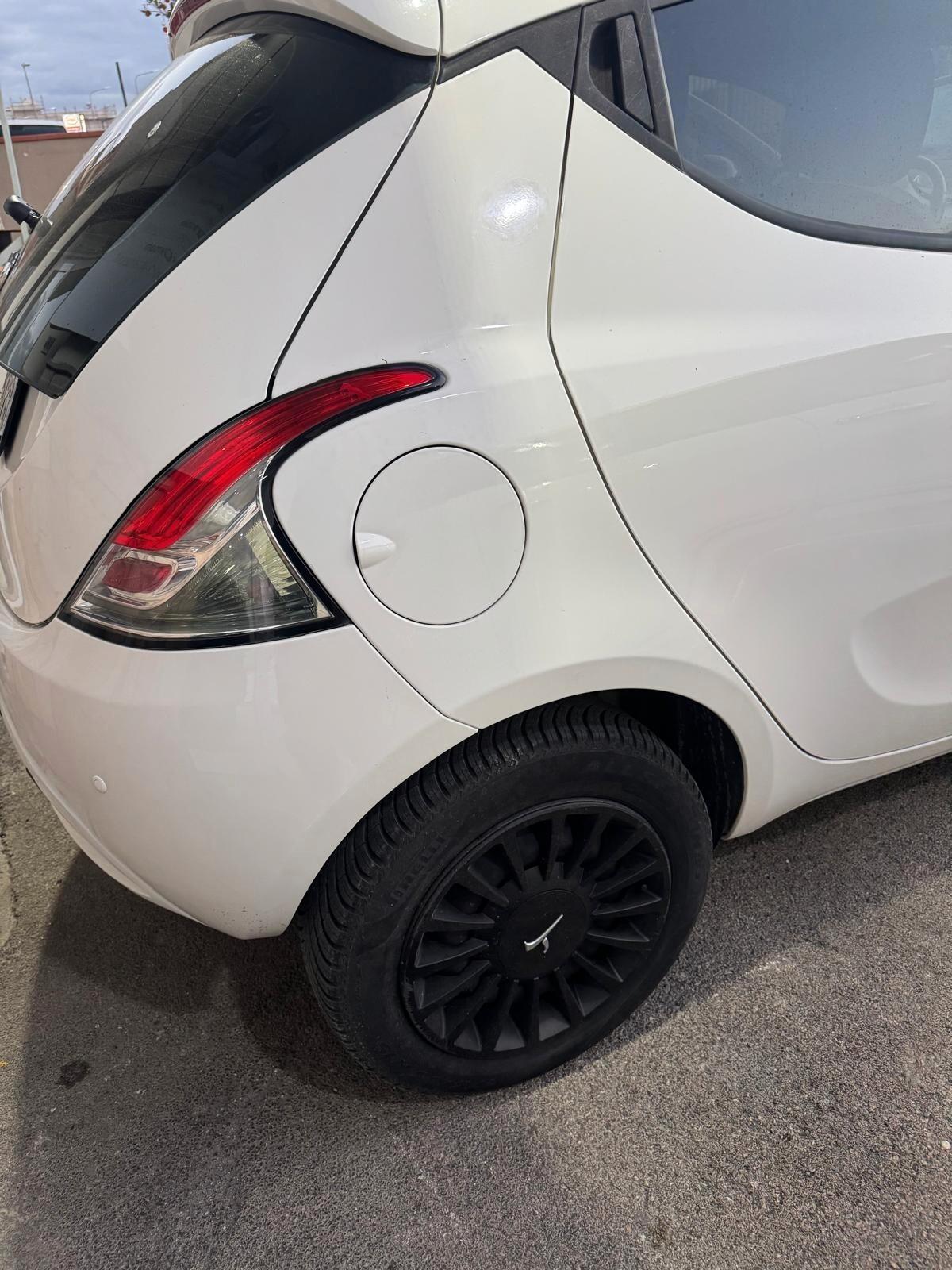 Lancia Ypsilon 0.9 TwinAir 85 CV 5 porte Metano Ecochic Gold