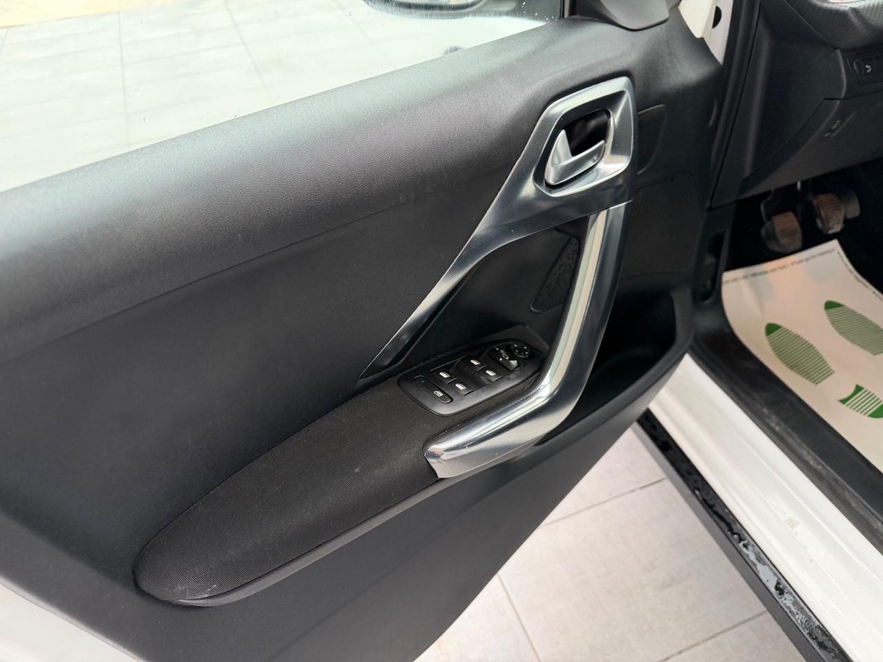 Peugeot 2008 BlueHDi 100 Allure