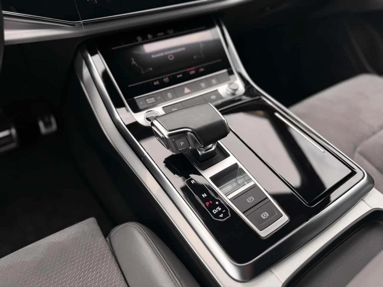 Audi Q8 50 TDI IDENTITY BLACK/23" RSQ8/PELLE/S-LINE