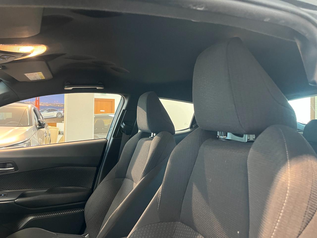 Toyota C-HR 1.8 Hybrid E-CVT Business