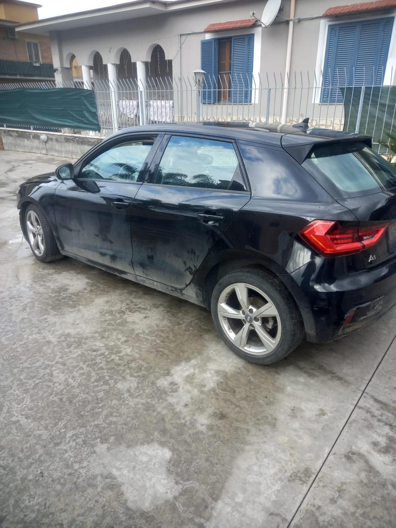 Audi A1 sinistrata incidentata
