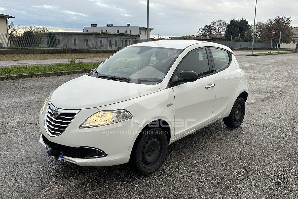 LANCIA Ypsilon 0.9 TwinAir 85 CV 5 porte Metano Ecochic Silver