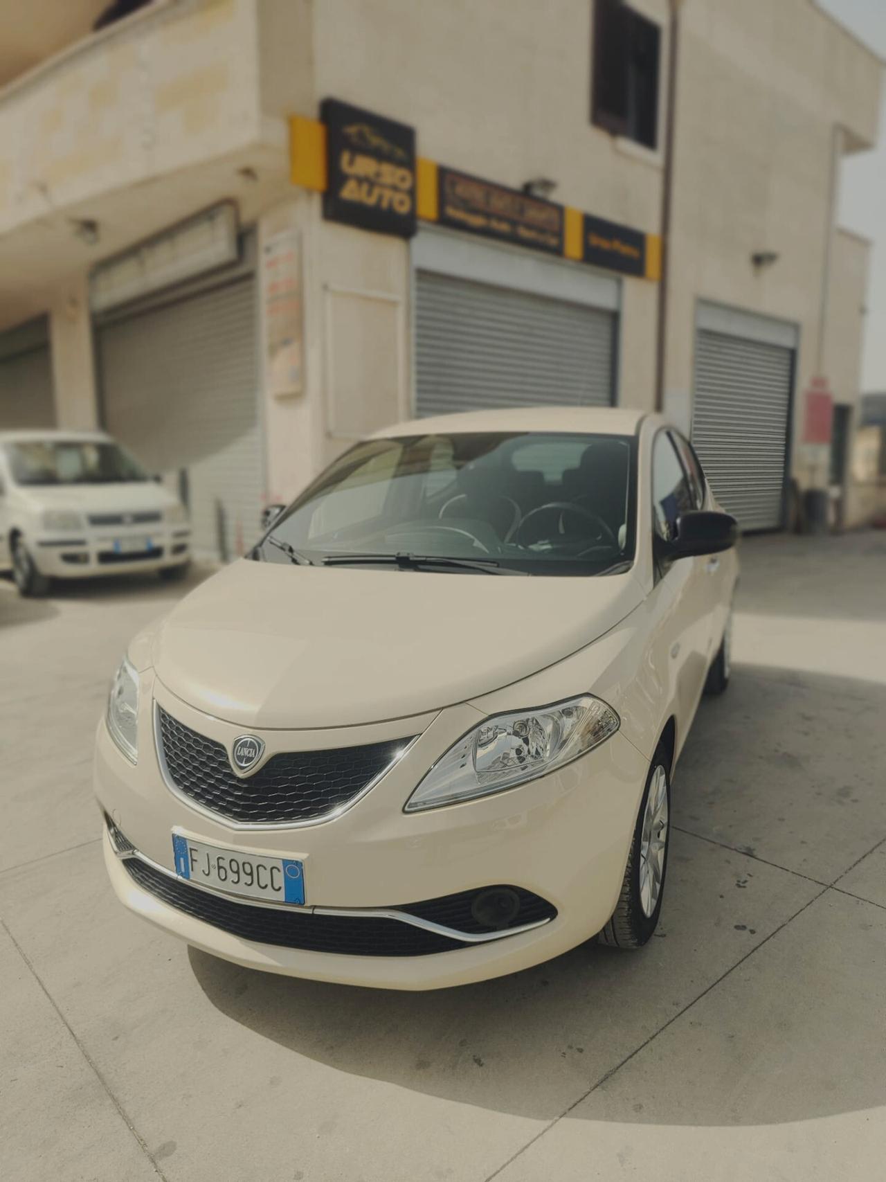 Lancia Ypsilon 1.2 69 CV 5 porte GPL Ecochic Silver