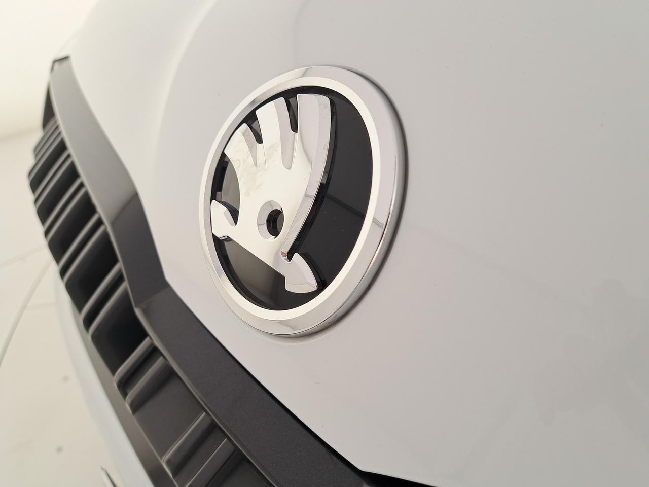 Skoda Kamiq 1.0 tsi black dots 95cv