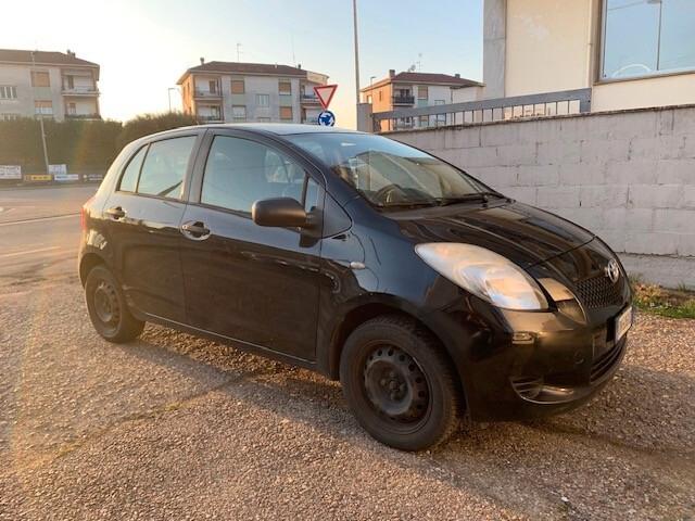 Toyota Yaris 1.0 5 porte NEOPATENTATI !!