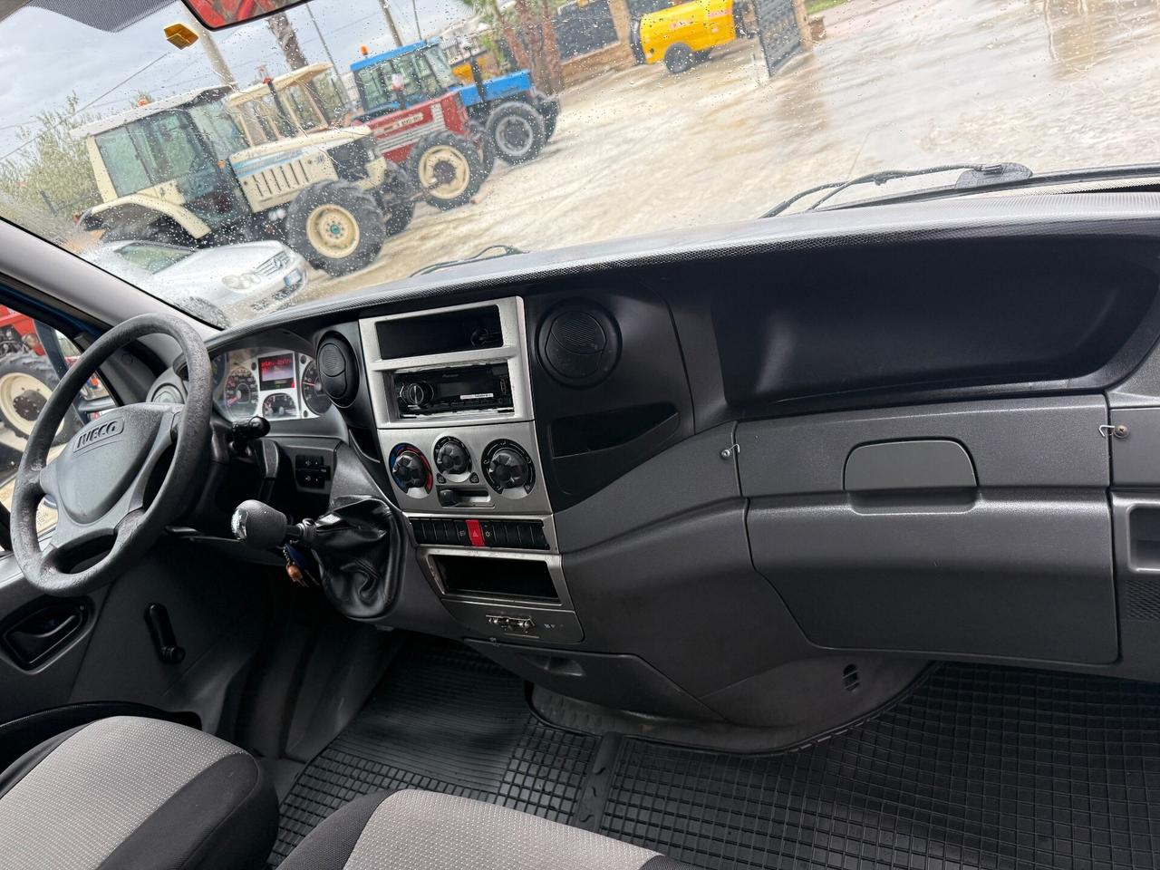 Trattore iveco Daily 35c10 cassonato telonato 4 metri per 2.15