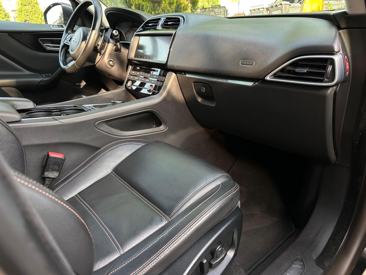 Jaguar F-Pace 2.0 D 180 CV AWD aut. R-Sport