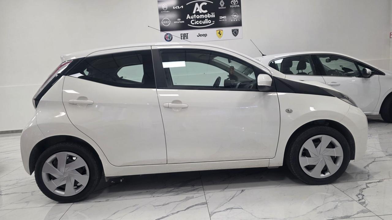 Toyota Aygo 1.0 VVT-i 69 CV 5 porte x-cool