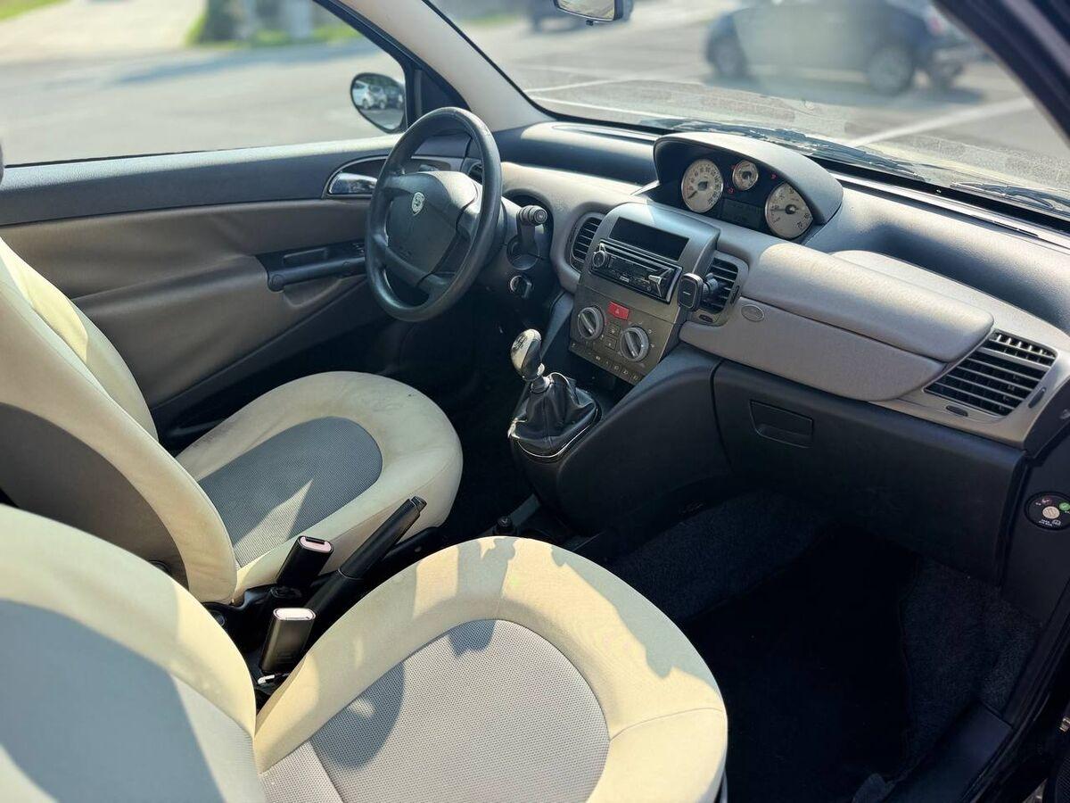 Lancia Ypsilon 1.2 8v