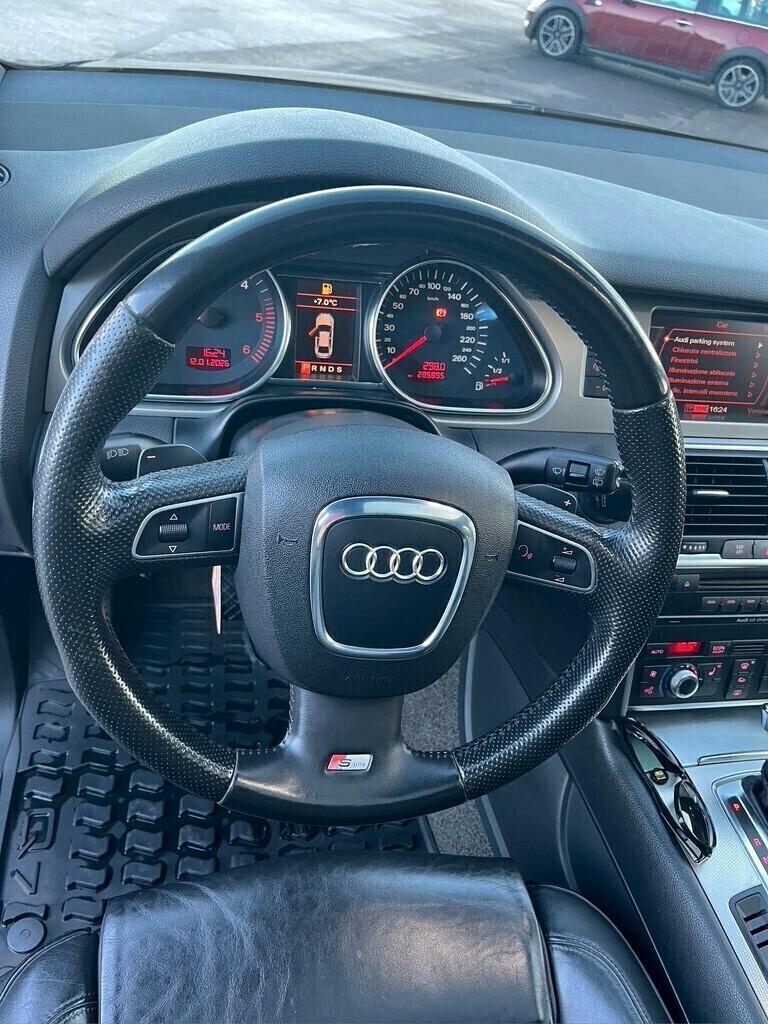 Audi Q7 3.0 V6 TDI 233CV quattro tiptronic S-LINE