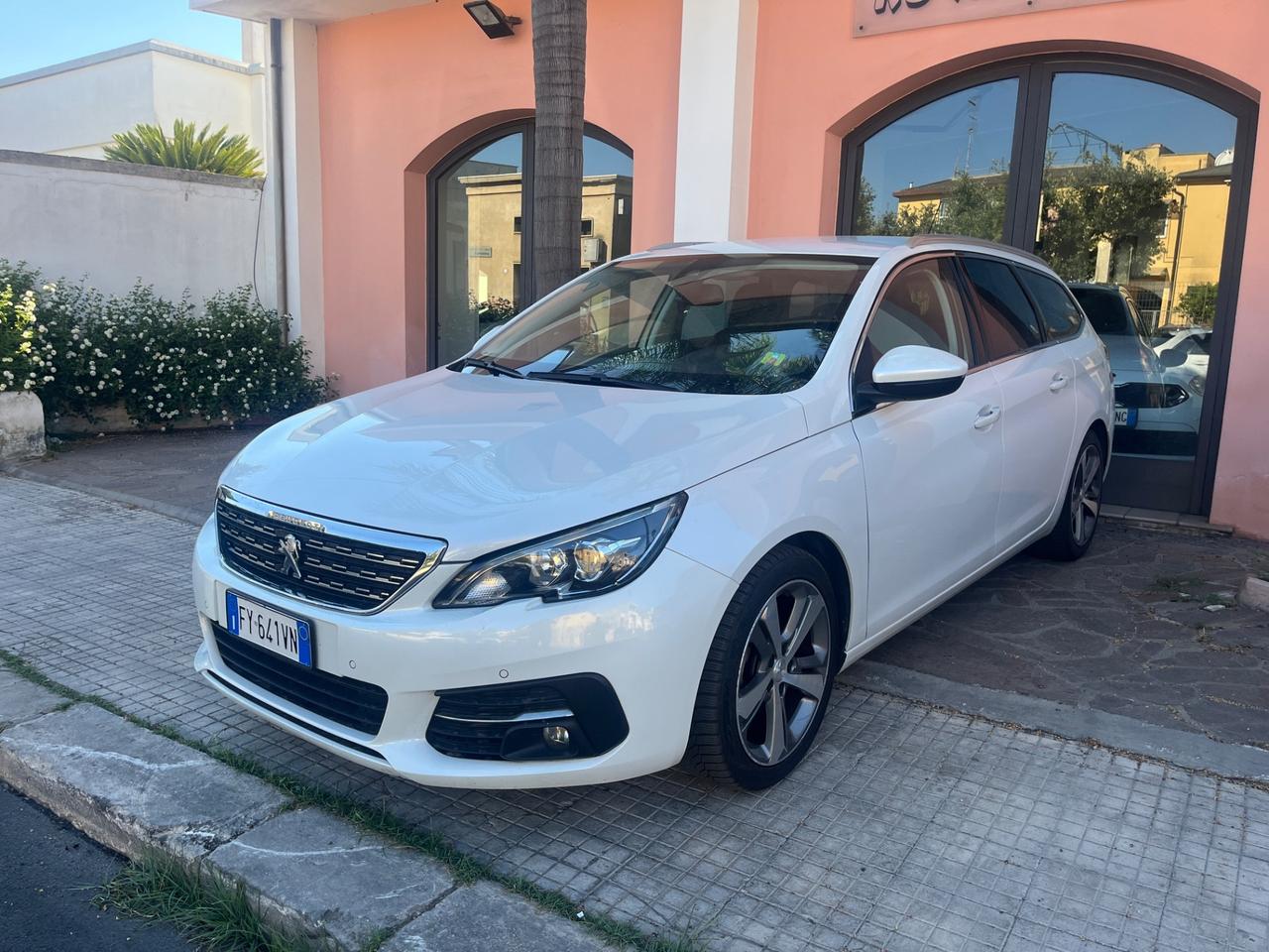 Peugeot 308 PureTech Turbo 130 S&S SW Allure