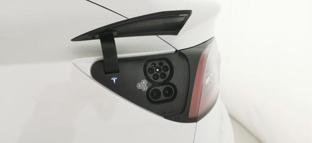 TESLA Model 3 RWD