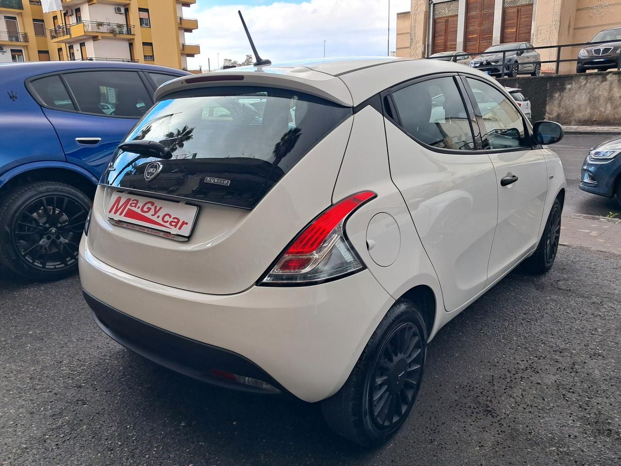 Lancia Ypsilon 1.0 FireFly Hybrid 70 cv Silver