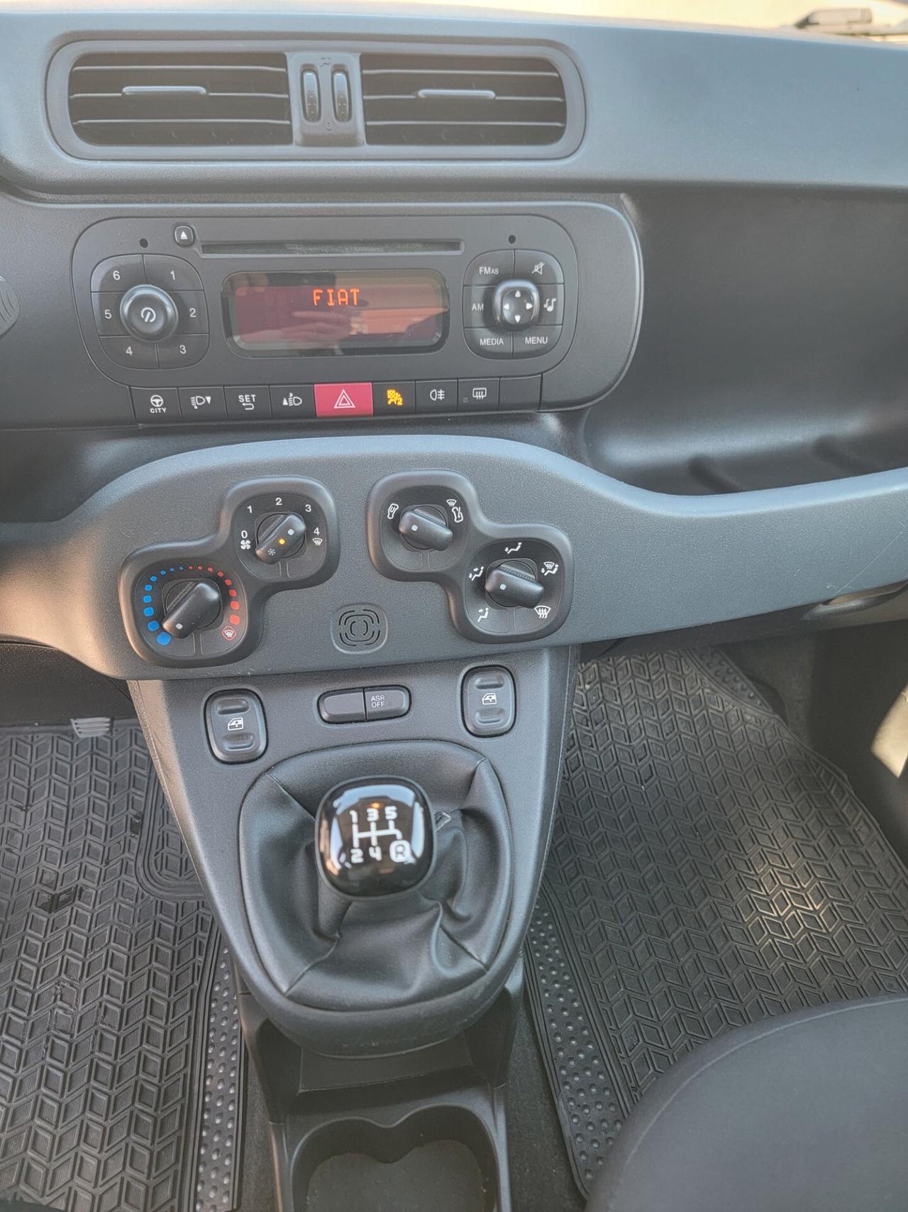 Fiat Panda 1.2 Waze EURO6 distributizione nuova garanzia