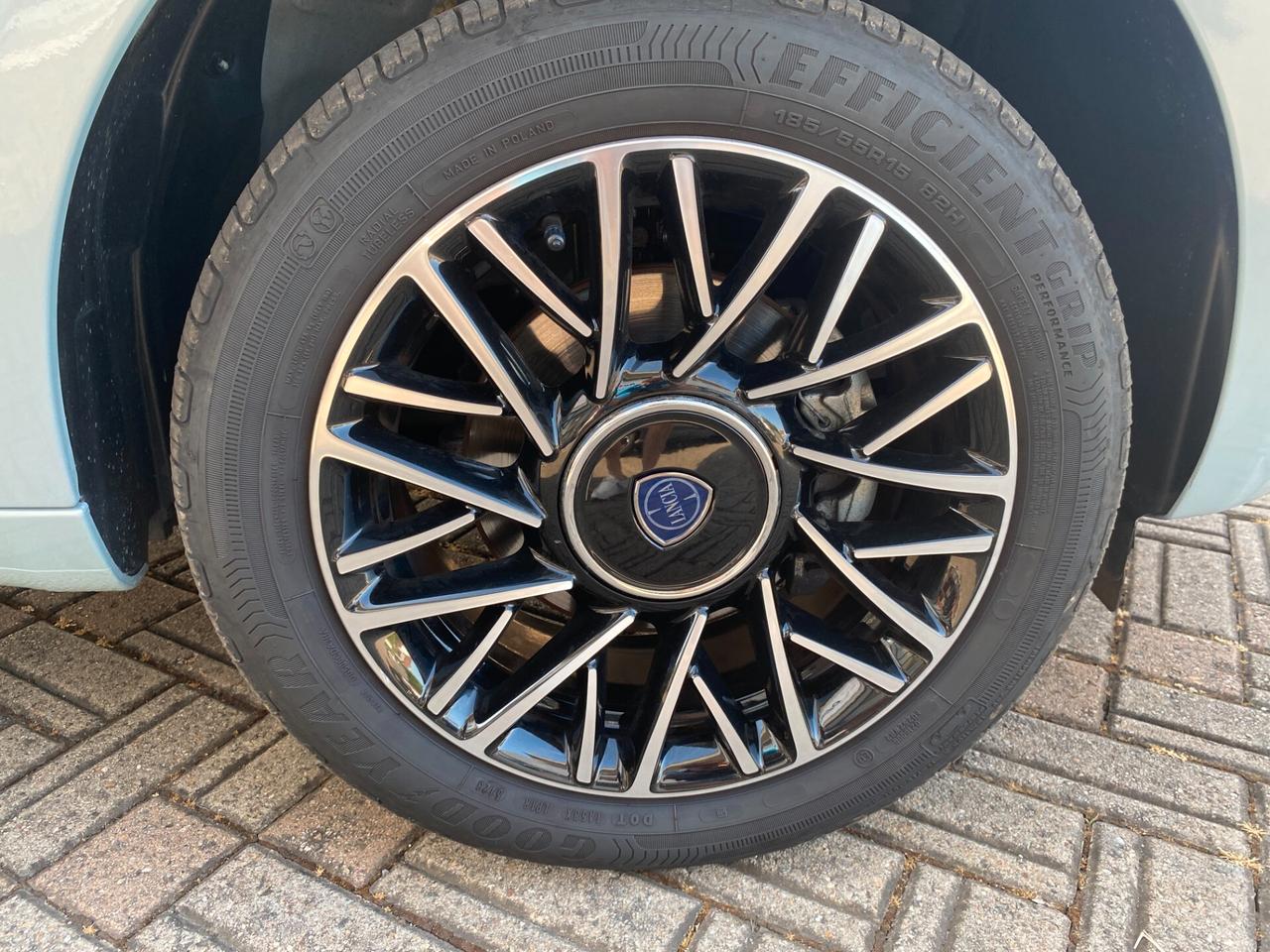 Lancia Ypsilon 1.0 FireFly 5 porte S&S Hybrid Platino