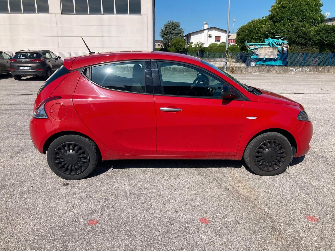 Lancia Ypsilon 1.2 69 CV 5 porte GPL Ecochic Silver