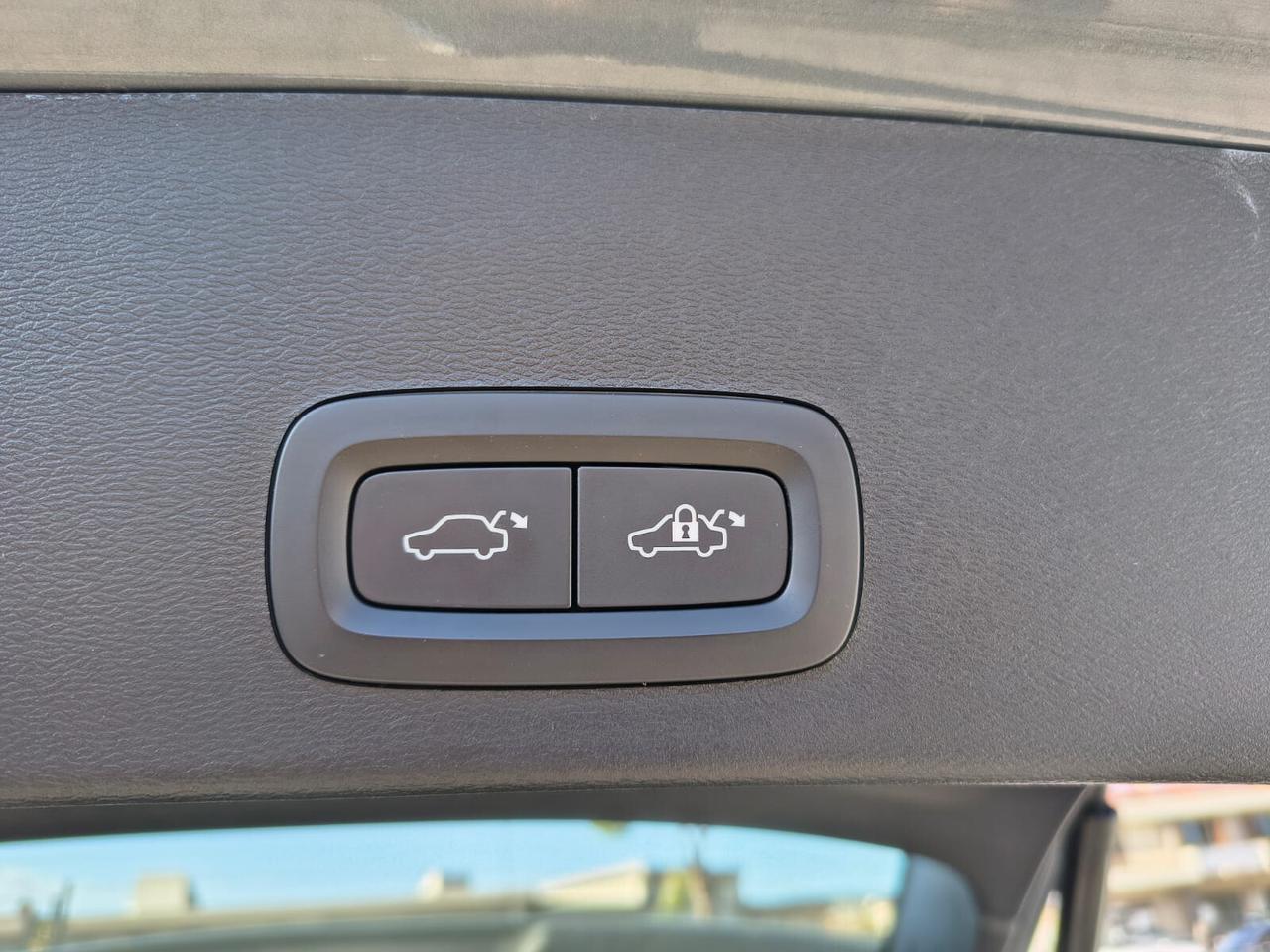 Volvo XC40 1.5 T5 Recharge Plug-in Hybrid automatico