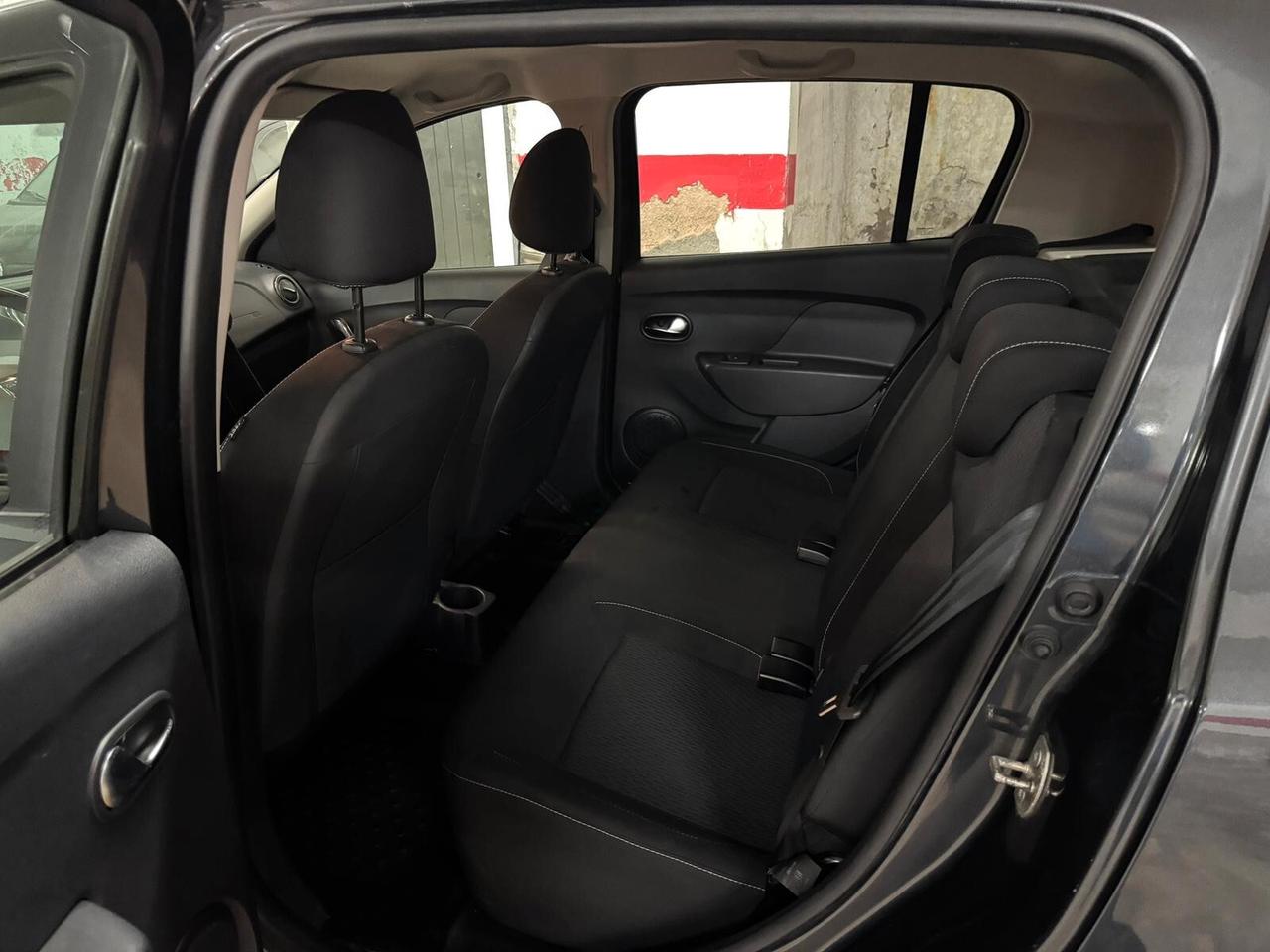 Dacia Sandero 1.0 Laureate NEOPATENTATI – Km Certificati – Garanzia 12 Mesi