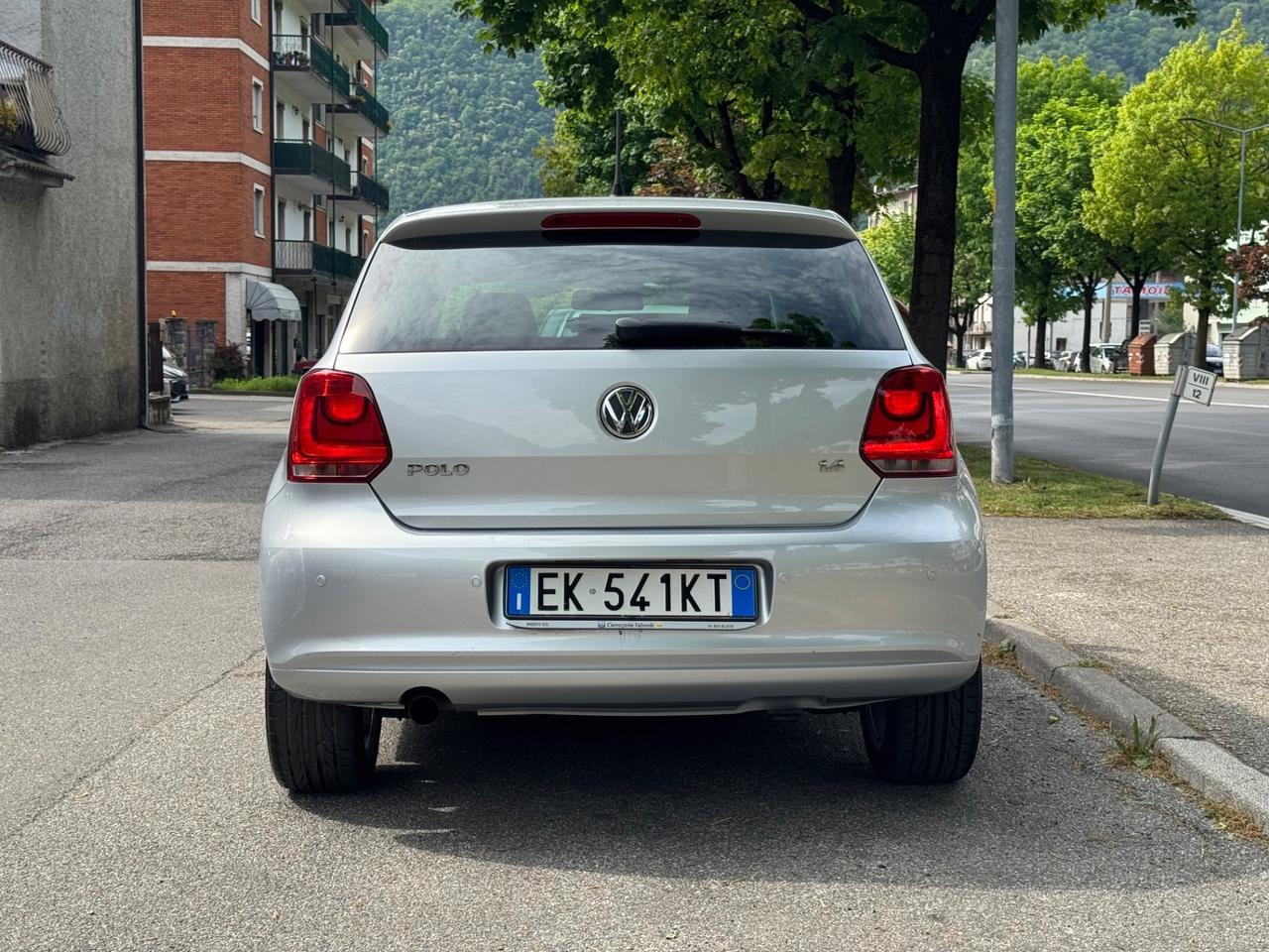 Volkswagen Polo 1.4 5 porte - CON SENSORI PER IL PARCHEGGIO - OK NEOPATENTATI