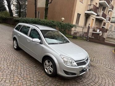 OPEL Astra 1.6 16V VVT Station Wagon Enjoy