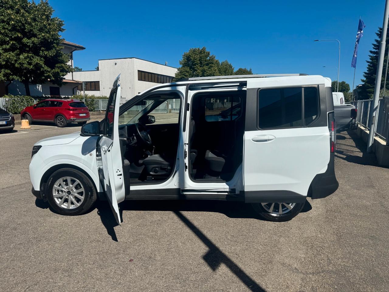 Ford Tourneo Courier 1.0 EcoBoost Titanium
