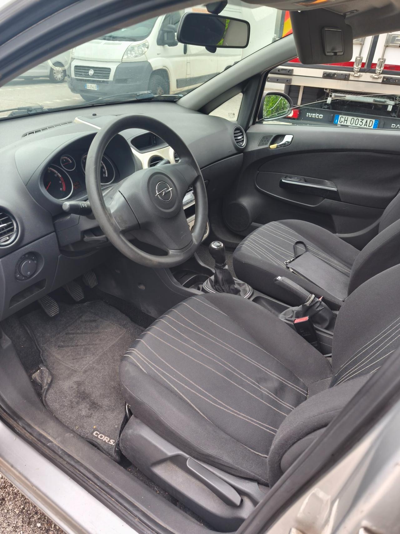 Opel Corsa 1.2 neopatentati garanzia
